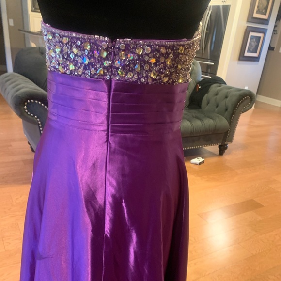 Tiffany prom dress - Picture 2 of 6
